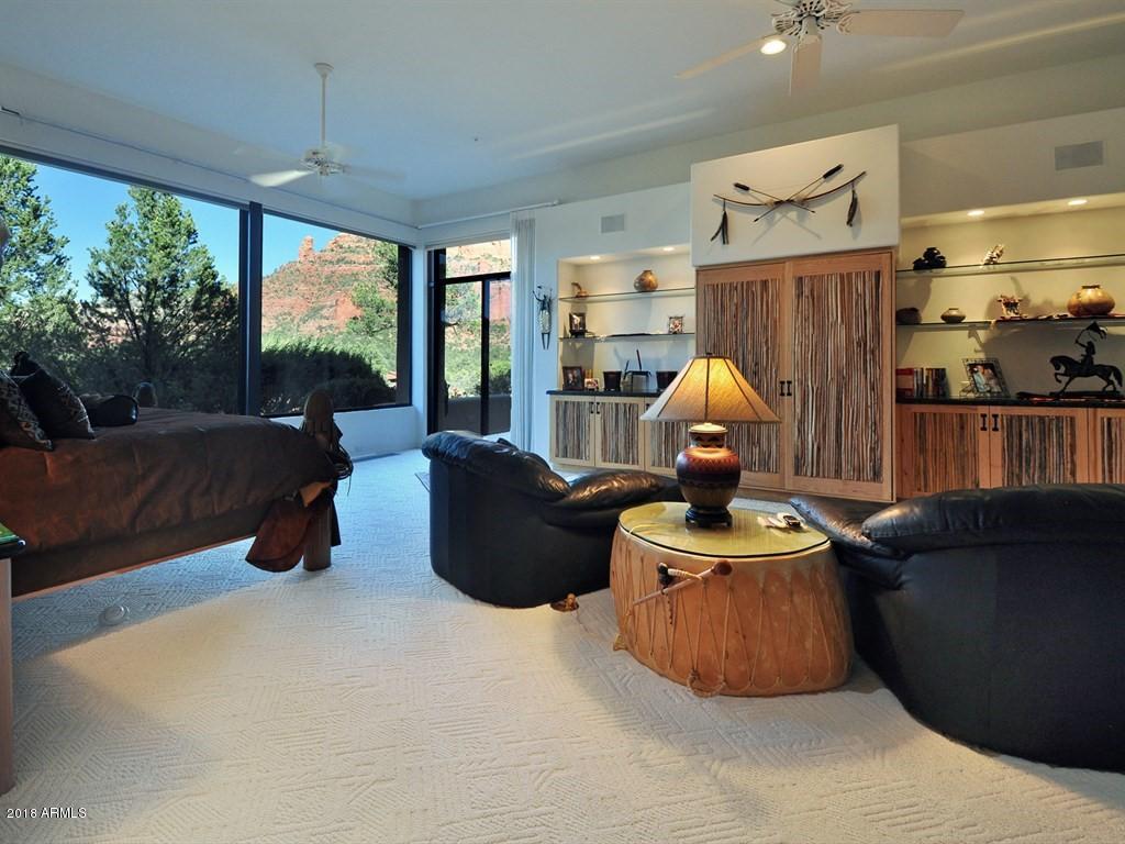 814 West Chapel Road Sedona, AZ 86336 - Photo 27 of 50 Homeowner's Bedroom Suite