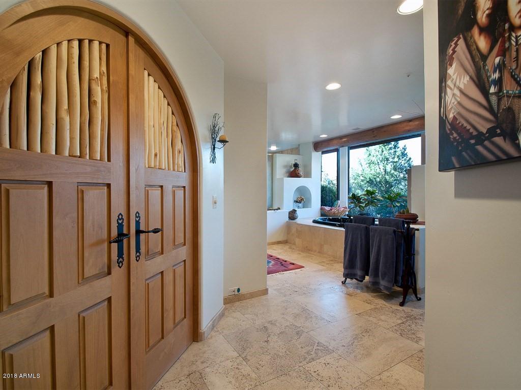 814 West Chapel Road Sedona, AZ 86336 - Photo 28 of 50 Homeowner's Bathroom Suite