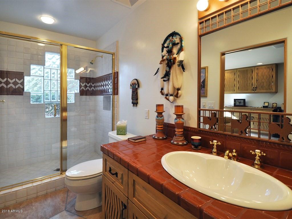814 West Chapel Road Sedona, AZ 86336 - Photo 39 of 50 Office Bathroom Suite