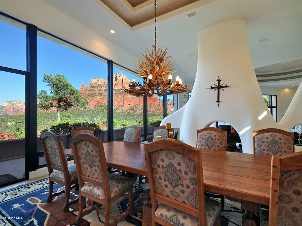 814 West Chapel Road Sedona, AZ 86336 - Photo 5 of 50 Timeless Southwestern Design