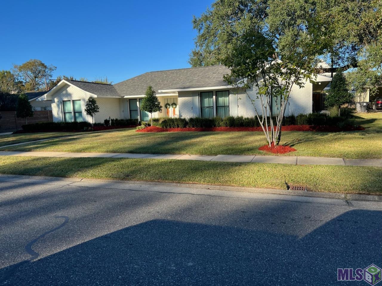 4987 Sweetbriar Street Baton Rouge, LA 70808 - Photo 2 of 34