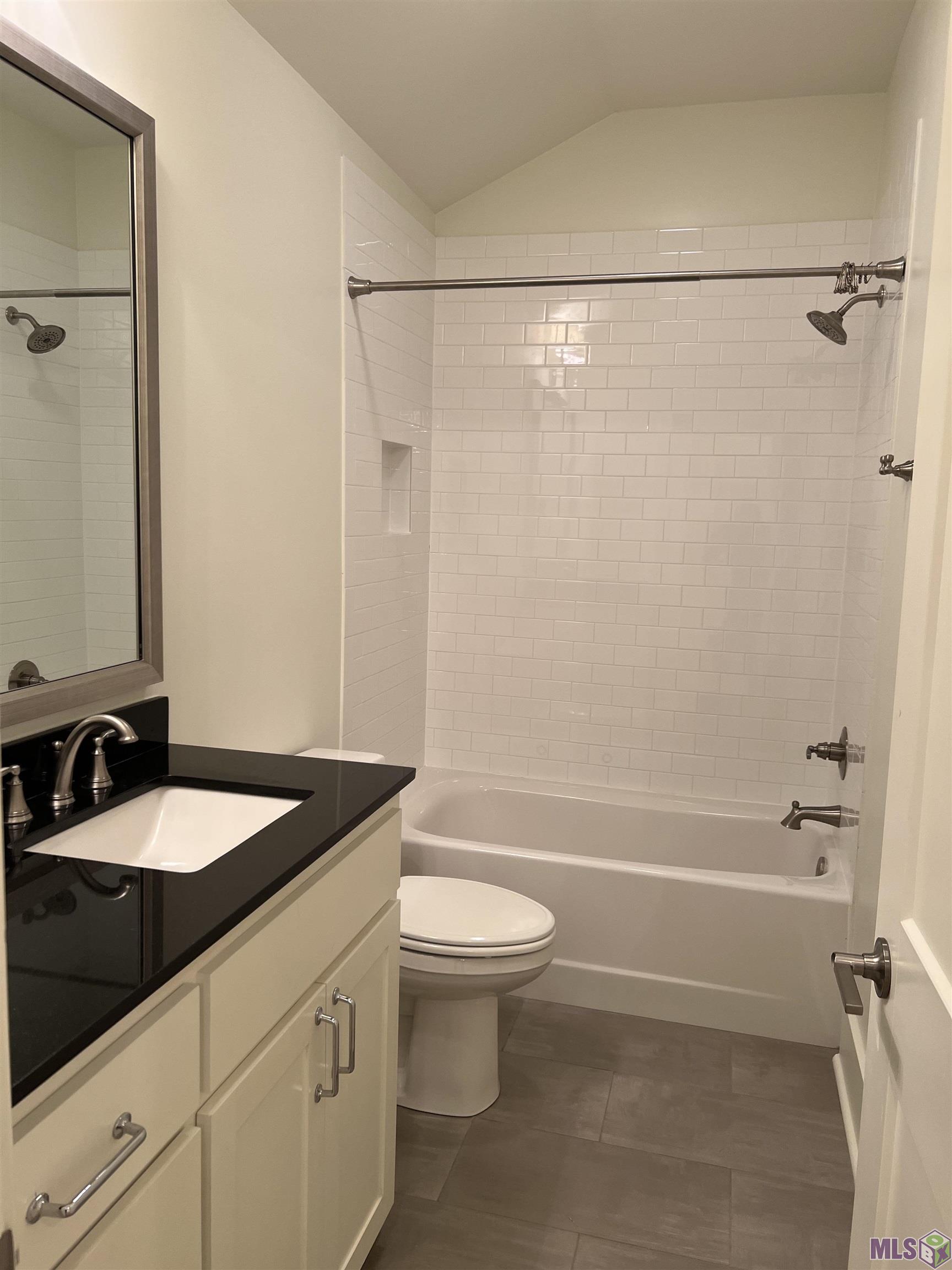 4987 Sweetbriar Street Baton Rouge, LA 70808 - Photo 9 of 34
