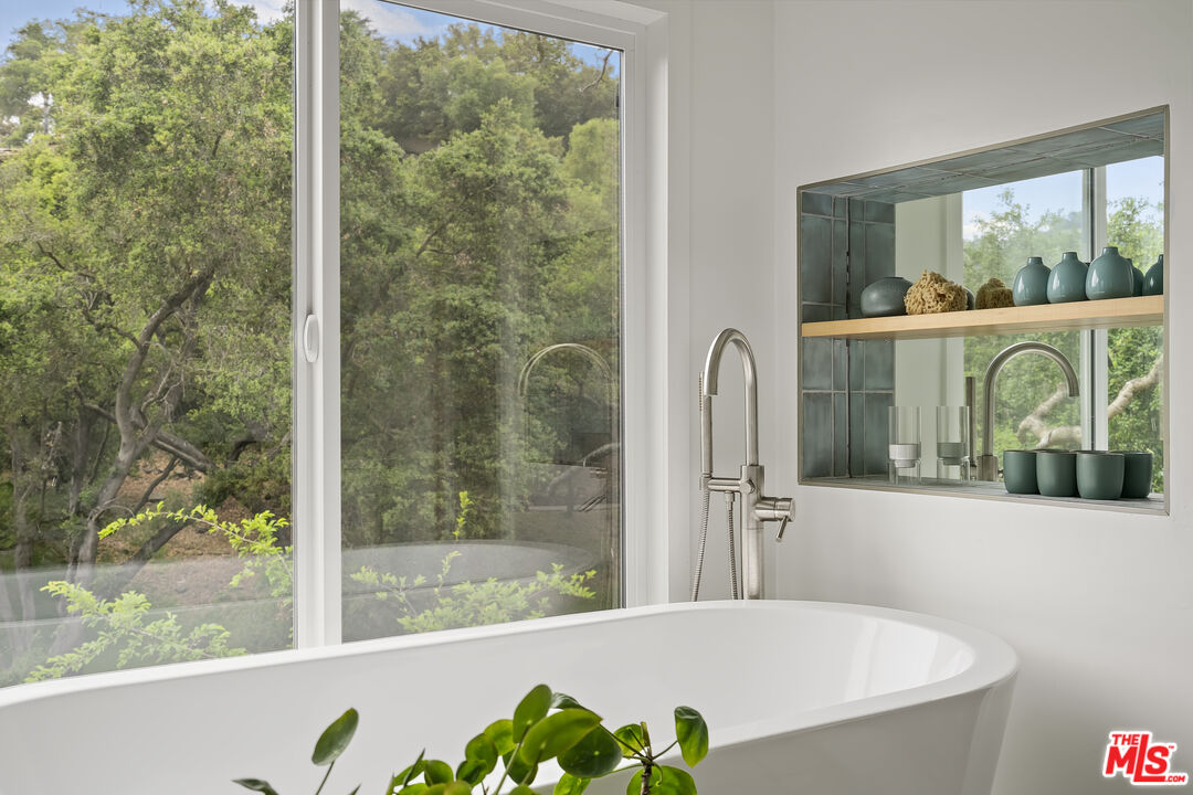 241 Muerdago Road Topanga, CA 90290 - Photo 18 of 27 Gallery Image 18
