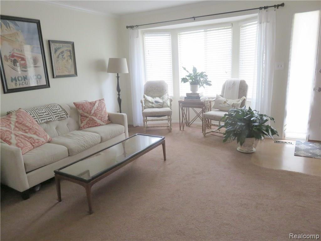 521 Utah Road Rochester Hills, MI 48307 - Photo 3 of 34