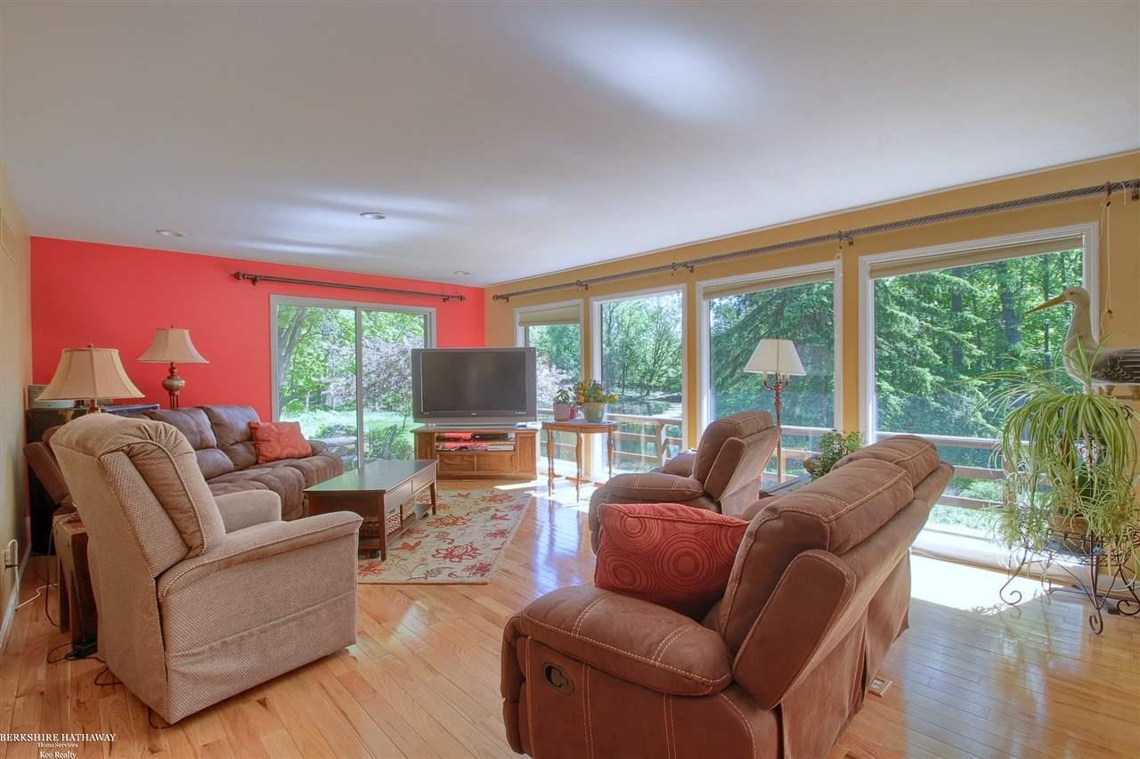 1610 East Gunn Road Rochester, MI 48306 - Photo 12 of 38 Great Room