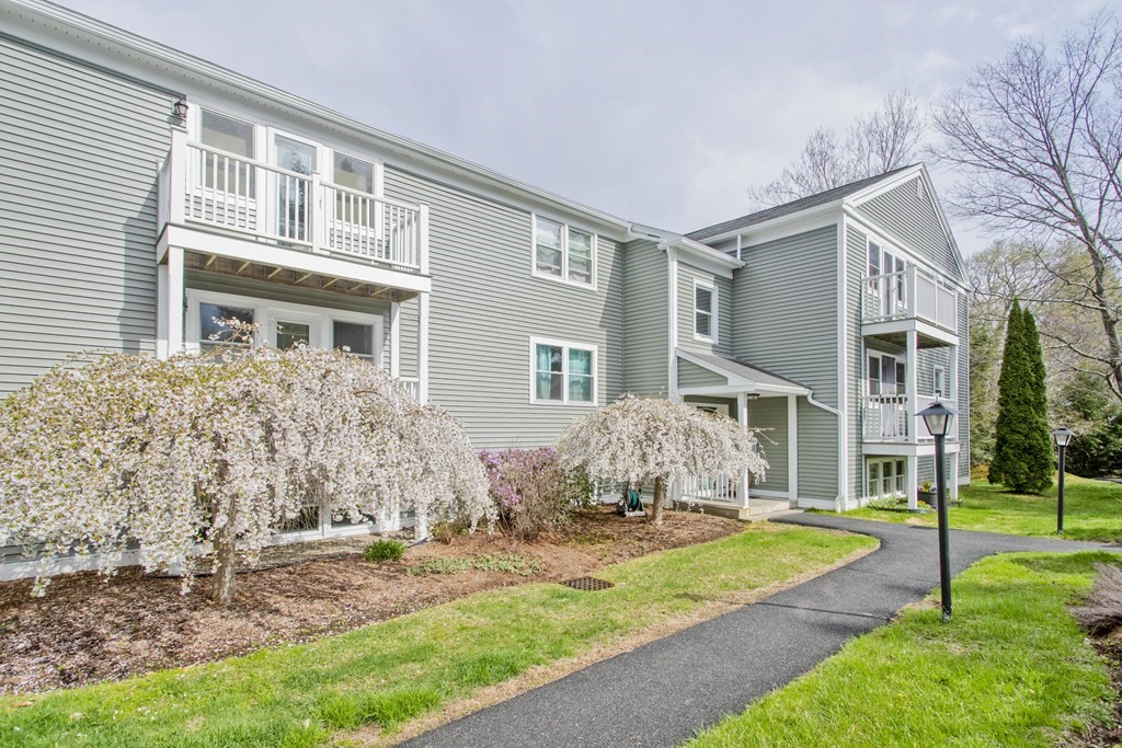 48 Evergreen Road, Unit 315 Northampton, MA 01053 - Photo 2 of 18