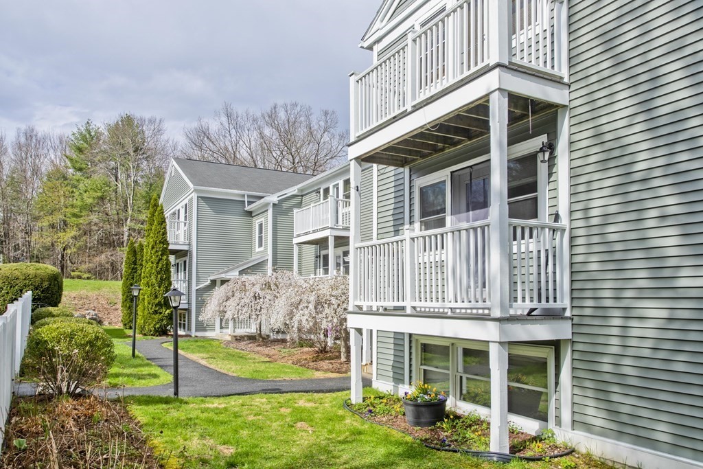 48 Evergreen Road, Unit 315 Northampton, MA 01053 - Photo 3 of 18