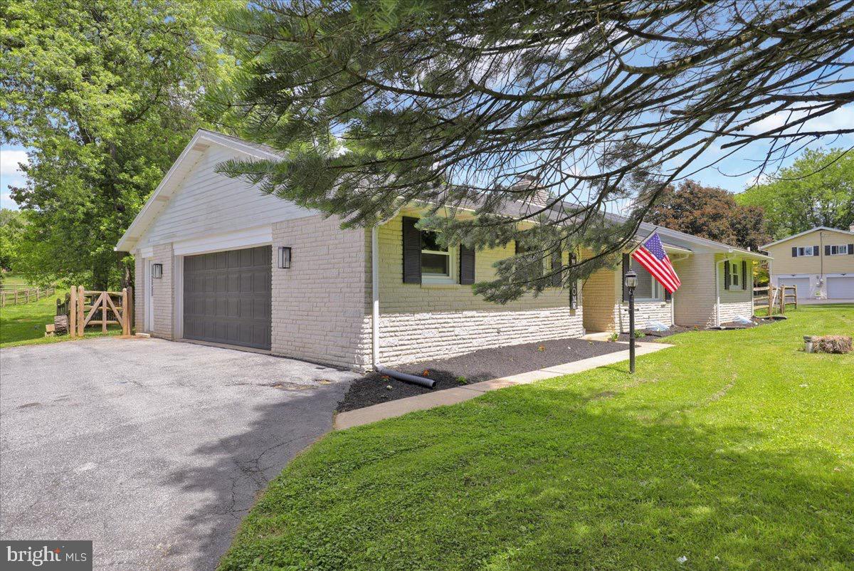325 Faust Road Reading, PA 19608 - Photo 4 of 12