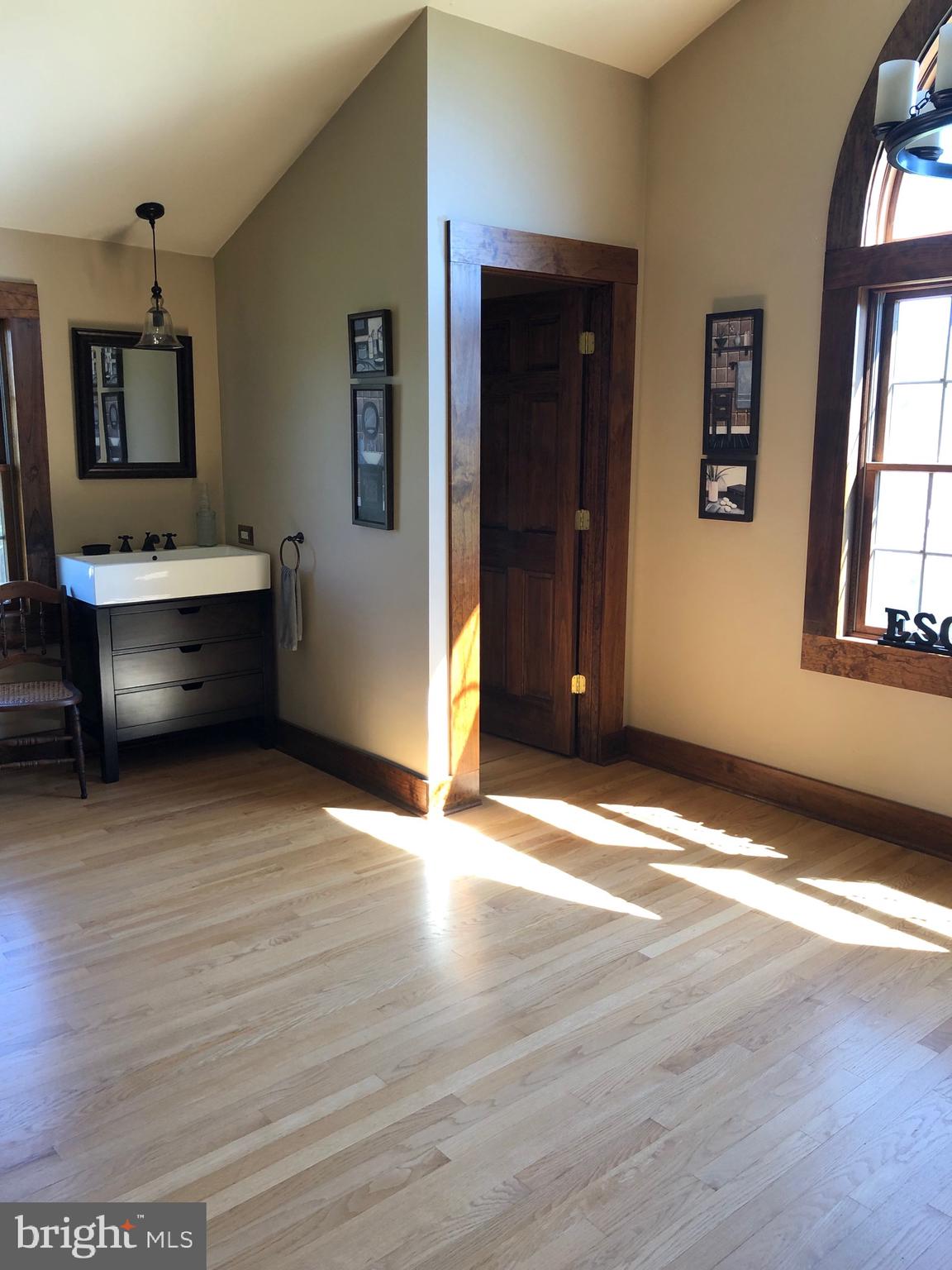 2866 Kump Station Road Taneytown, MD 21787 - Photo 18 of 47 Bathroom in suite