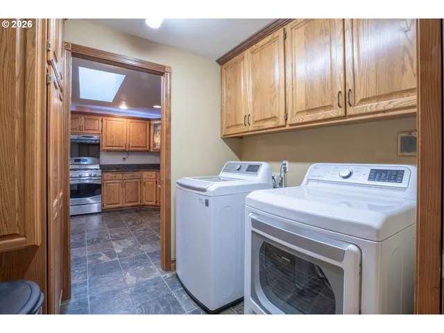 $839,000 | 2610 Park Forest Drive, Eugene, OR 97405