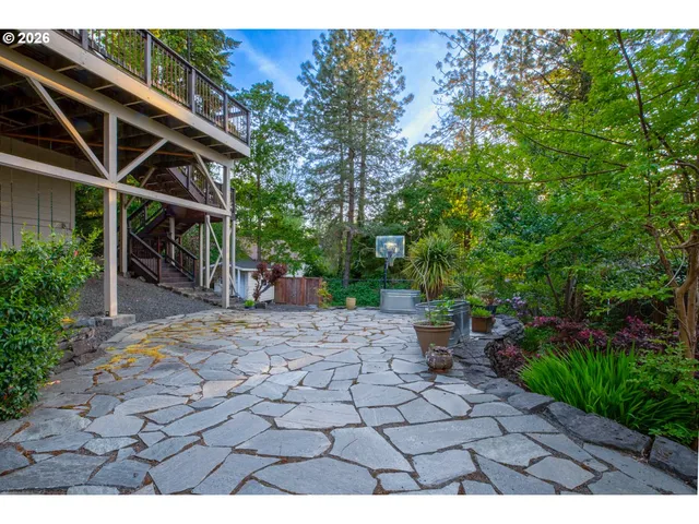 $839,000 | 2610 Park Forest Drive, Eugene, OR 97405