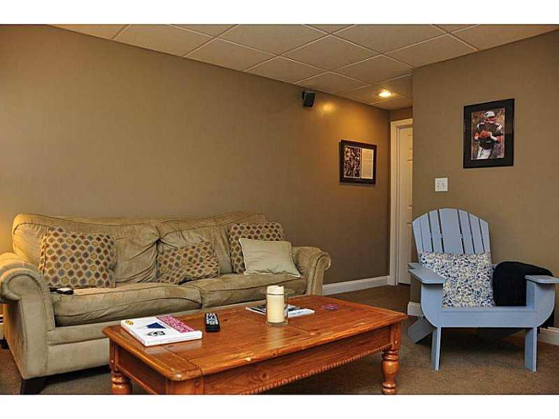 123 Princes Point Road Yarmouth, ME 04096 - Photo 16 of 35 Den/Family/Great Room.
