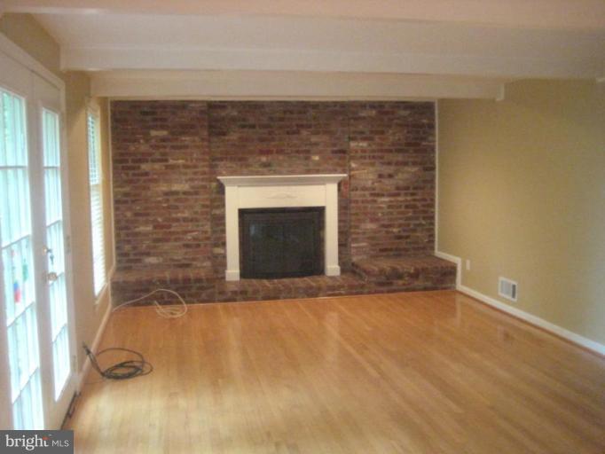 18924 Diary Road Montgomery Village, MD 20886 - Photo 4 of 12 Family room