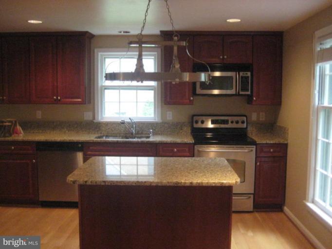 18924 Diary Road Montgomery Village, MD 20886 - Photo 7 of 12 Kitchen