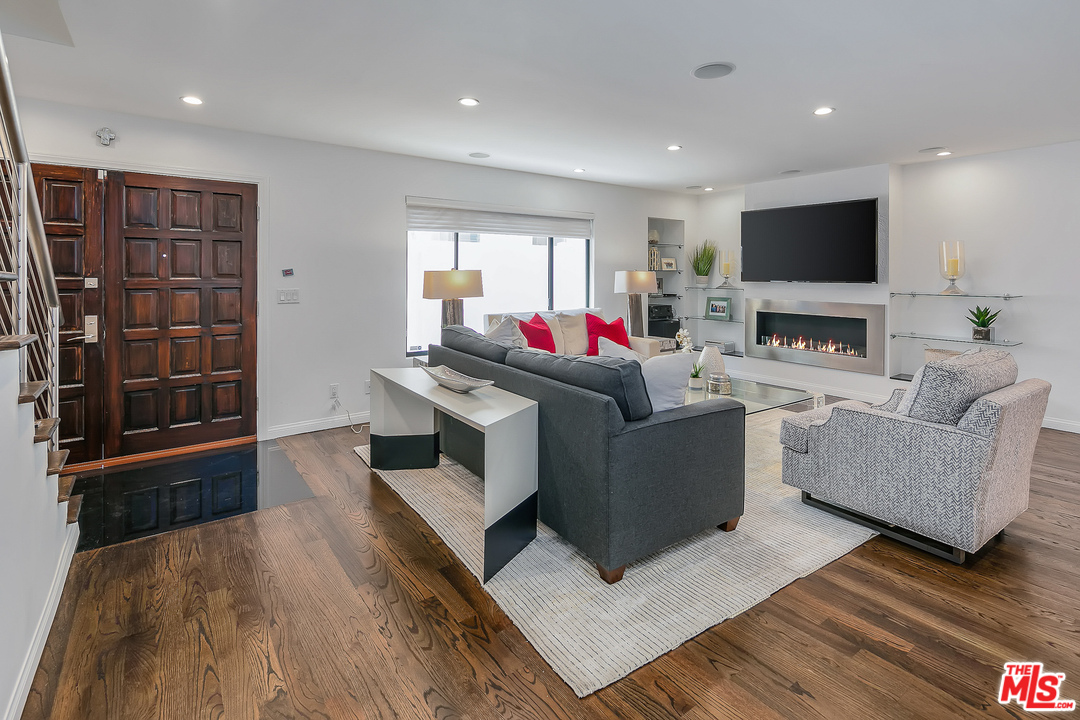 918 9th Street, Unit B Santa Monica, CA 90403 - Photo 2 of 20