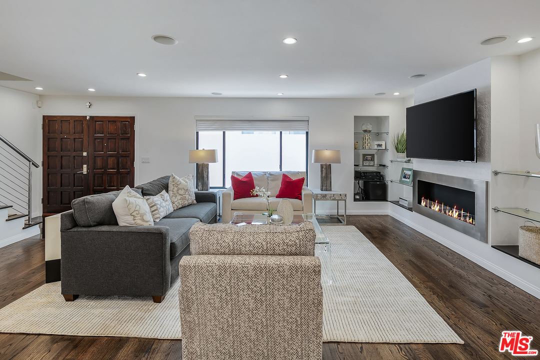 918 9th Street, Unit B Santa Monica, CA 90403 - Photo 3 of 20