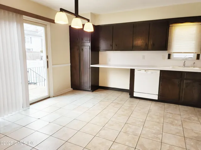 $3,800 | 12 Palmer Street, Cos Cob, CT 06807