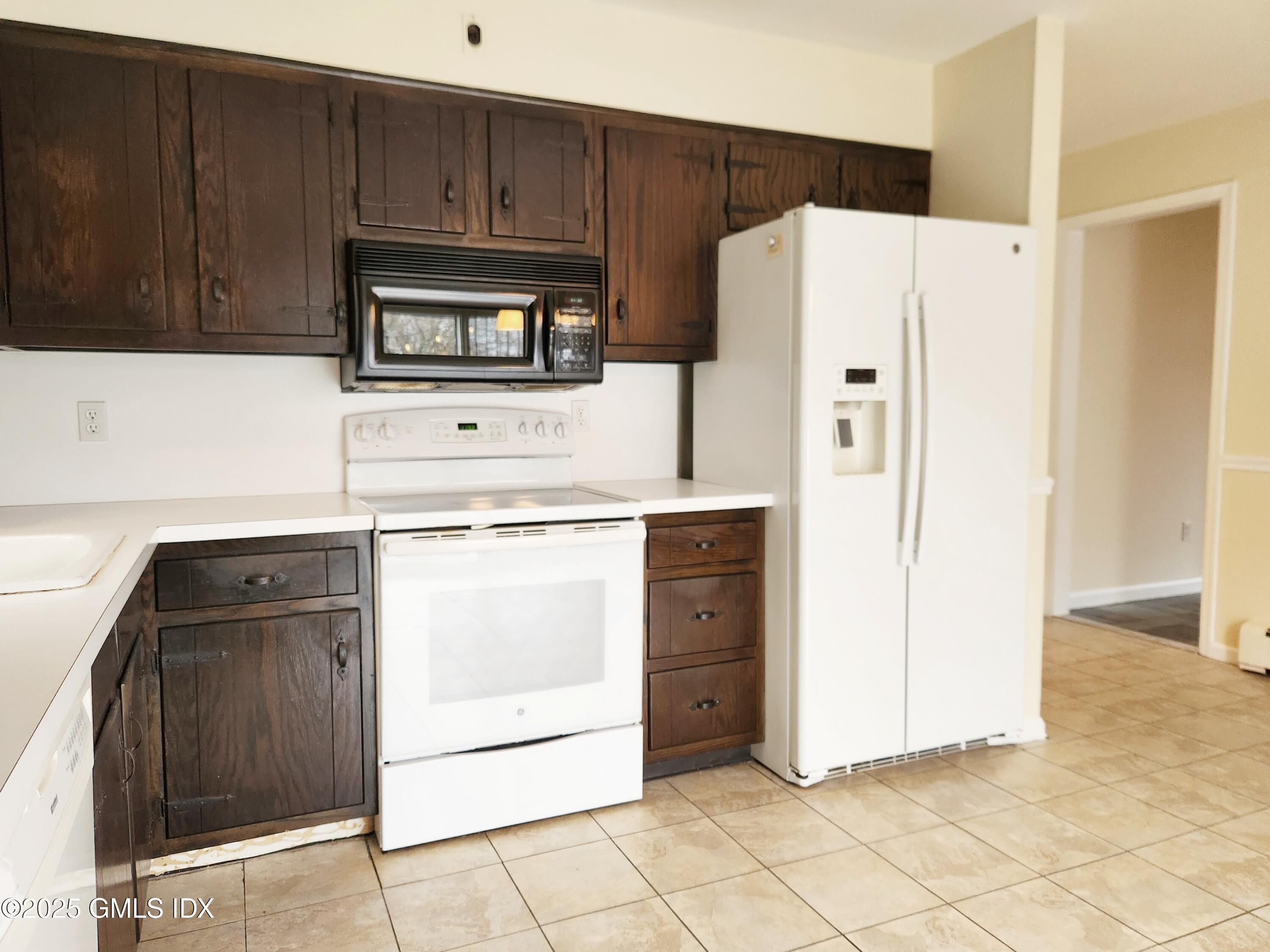 12 Palmer Street Cos Cob, CT 06807 - Photo 9 of 21 20251213_103356