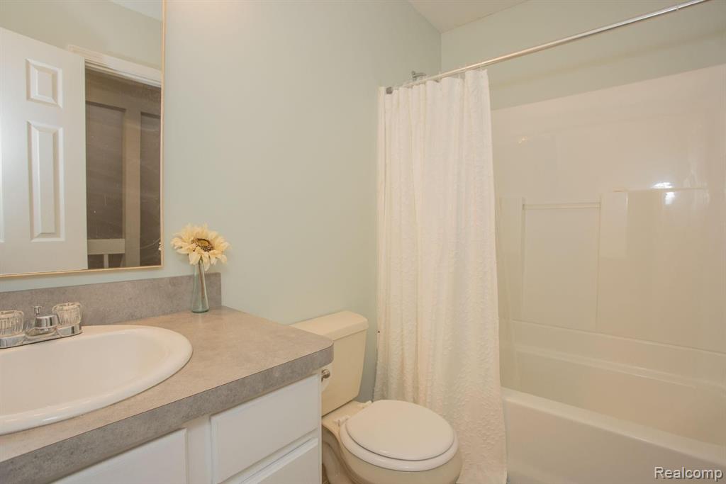 2409 Grove Park Road Fenton, MI 48430 - Photo 34 of 54