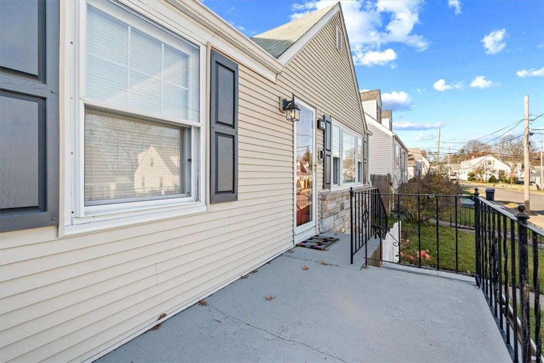 15 Fillmore Street Pawtucket, RI 02860 - Photo 5 of 34 Gallery Image 5