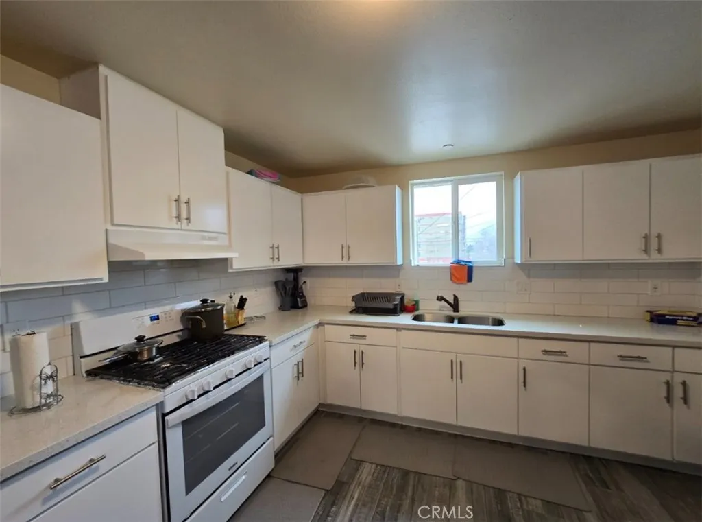 441 West 71st Street Los Angeles, CA 90003 - Photo 5 of 8