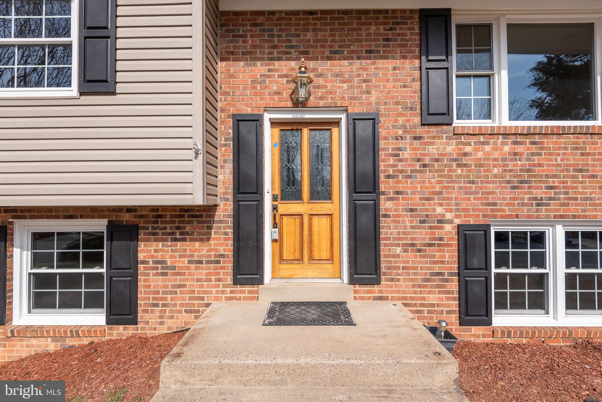 13469 Keytone Road Woodbridge, VA 22193 - Photo 3 of 36 Gallery Image 3