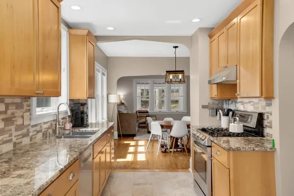 $300,000 | 258 Hamline Avenue South, St. Paul, MN 55105