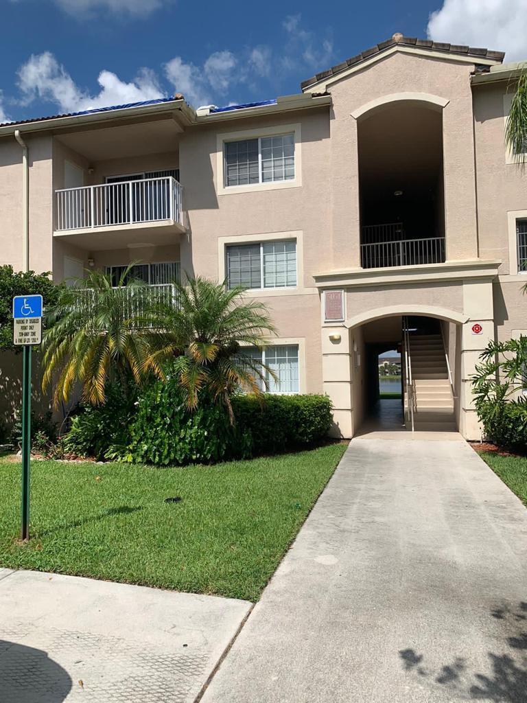 5051 Wiles Road, Unit 305 Pompano Beach, FL 33073 - Photo 12 of 15 57B23AF5-7086-45A2-82C1-E013F91C7A14