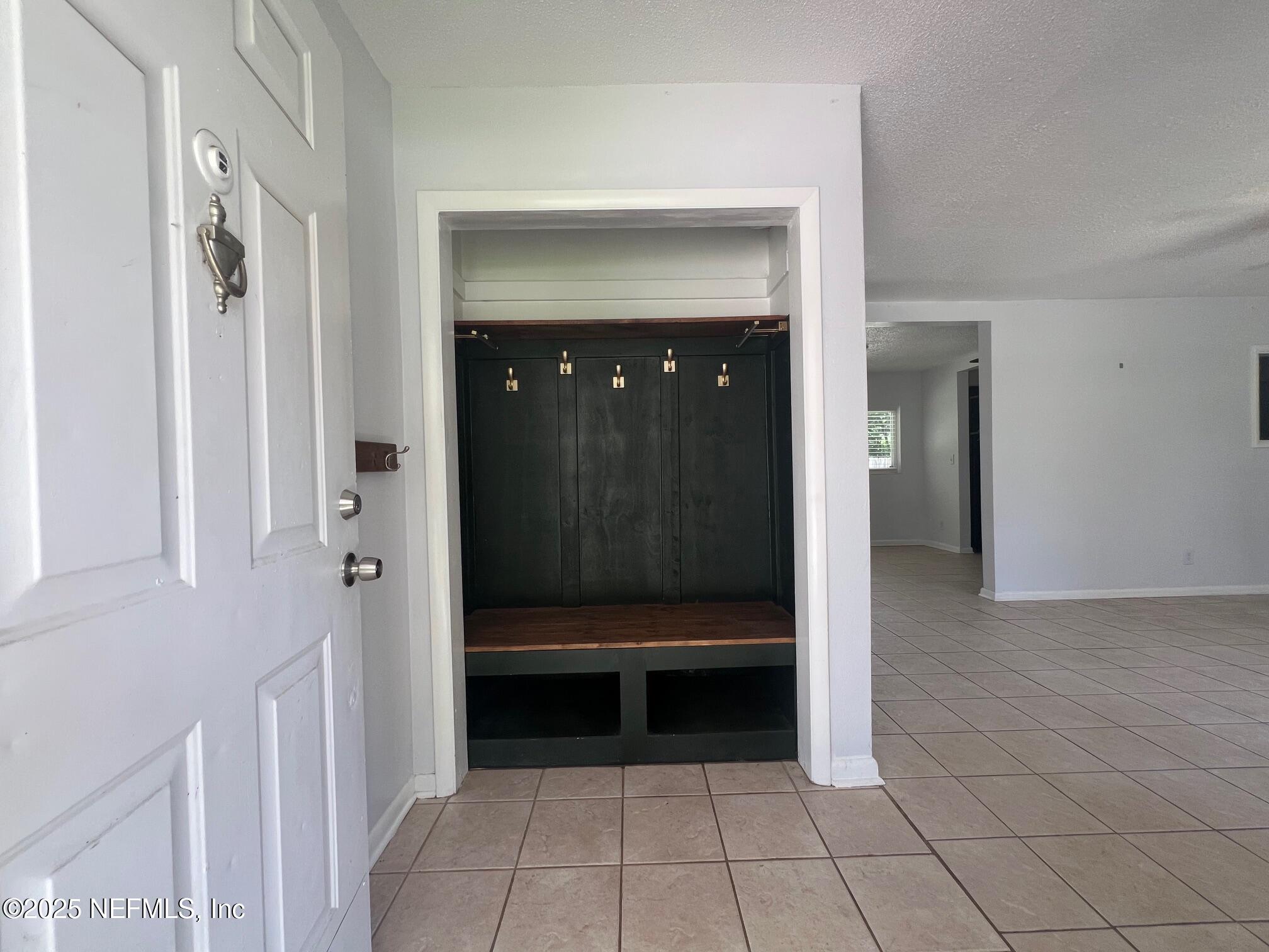 6231 Riviera Manor Drive Jacksonville, FL 32216 - Photo 6 of 15 a view of entryway with bathroom