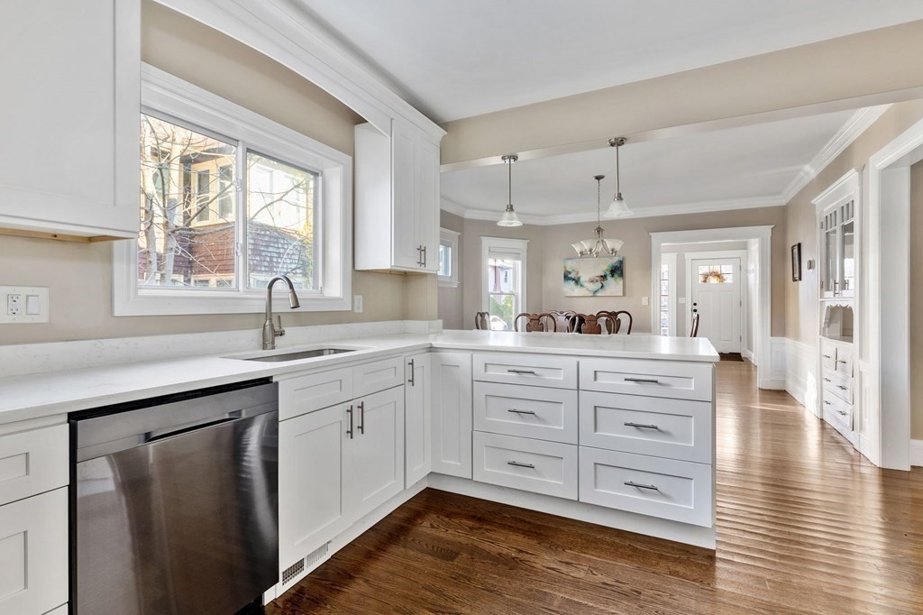 136 Manthorne Road, Unit 1 Boston, MA 02132 - Photo 4 of 18 Gallery Image 4