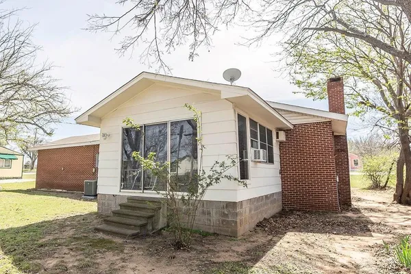 $155,000 | 809 E Highway, Nocona, TX 76255
