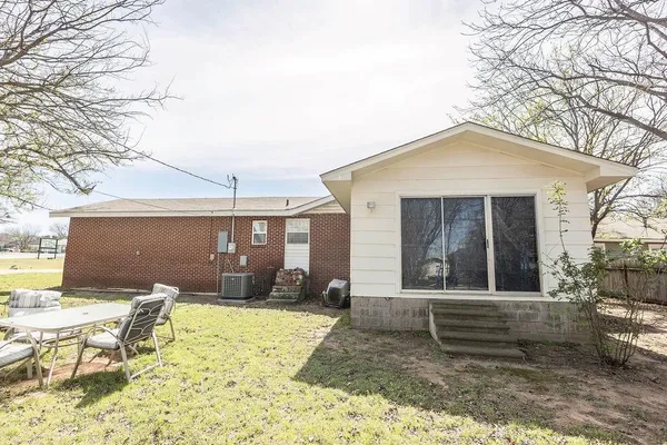 $155,000 | 809 E Highway, Nocona, TX 76255