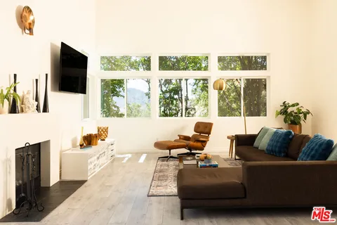 $1,695,000 | 28333 Foothill Drive, Agoura Hills, CA 91301