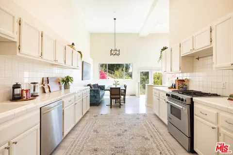 $1,695,000 | 28333 Foothill Drive, Agoura Hills, CA 91301