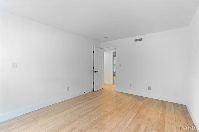 $1,650 | 1920 Hunting Lake Court, Unit 202, Kirkwood, MO 63122