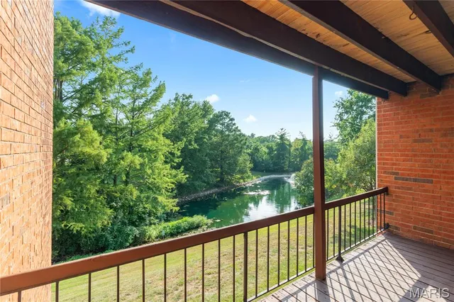 $1,650 | 1920 Hunting Lake Court, Unit 202, Kirkwood, MO 63122