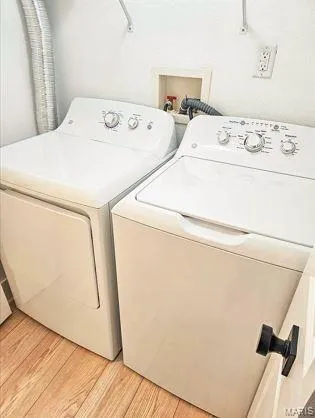 $1,650 | 1920 Hunting Lake Court, Unit 202, Kirkwood, MO 63122