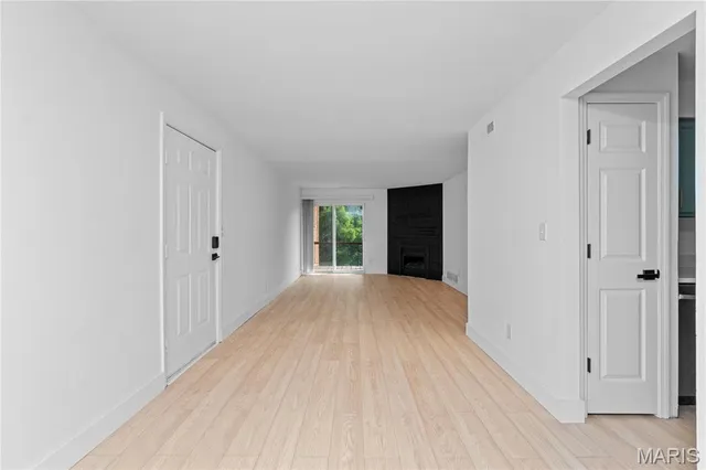 $1,650 | 1920 Hunting Lake Court, Unit 202, Kirkwood, MO 63122