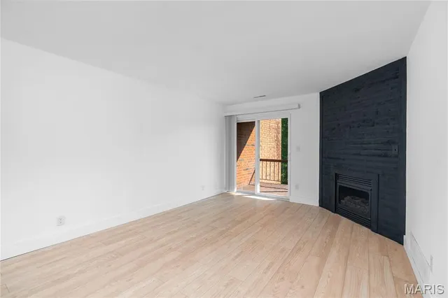 $1,650 | 1920 Hunting Lake Court, Unit 202, Kirkwood, MO 63122