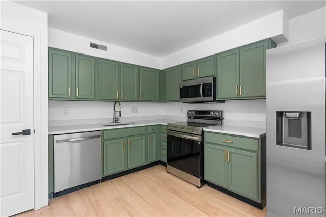 $1,650 | 1920 Hunting Lake Court, Unit 202, Kirkwood, MO 63122