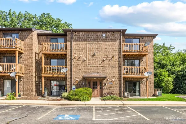 $258,800 | 2260 Abbeywood Drive, Unit F, Lisle, IL 60532