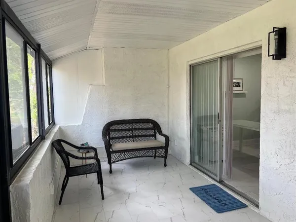 $2,000 | 1220 13th Circle Southeast, Largo, FL 33771