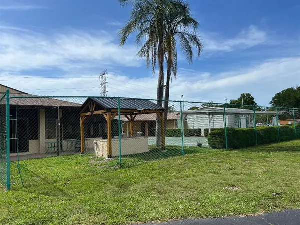 $2,000 | 1220 13th Circle Southeast, Largo, FL 33771