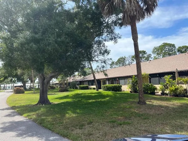 $2,000 | 1220 13th Circle Southeast, Largo, FL 33771