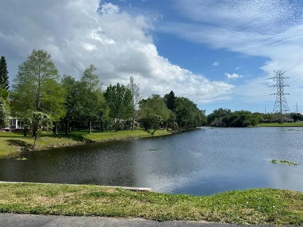 $2,000 | 1220 13th Circle Southeast, Largo, FL 33771