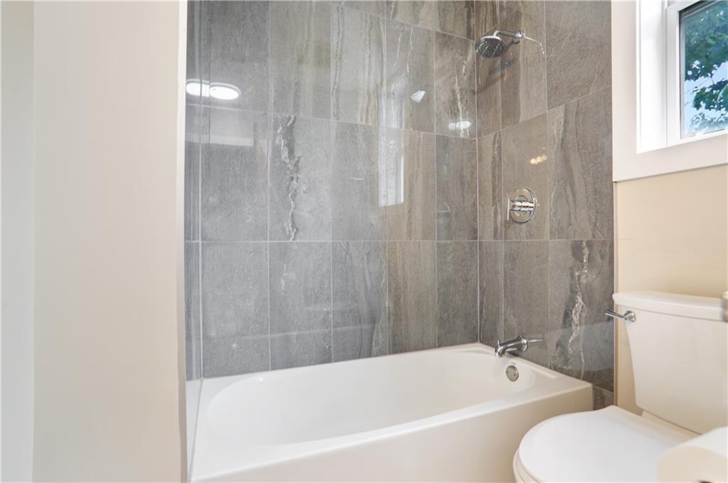 502 Pryor Street Southwest, Unit 113 Atlanta, GA 30312 - Photo 14 of 21 a bathroom with a bathtub and a toilet