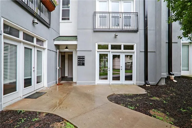 a view of a entryway of a building