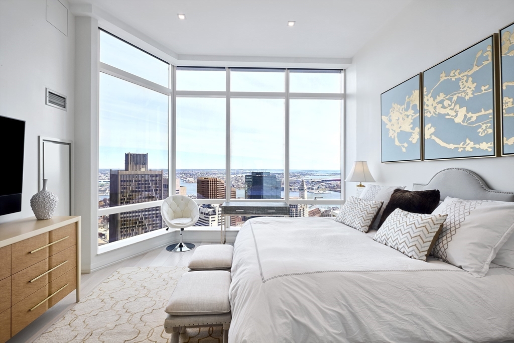 1 Franklin Street, Unit PH1B Boston, MA 02110 - Photo 16 of 42 a bedroom with a large bed and a large window