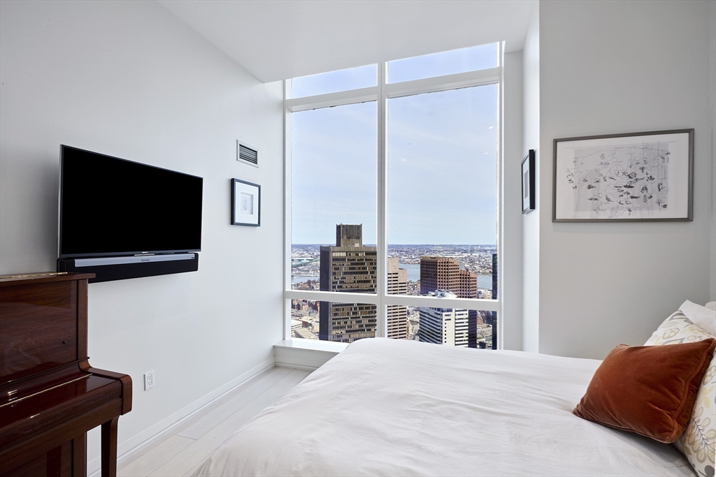 1 Franklin Street, Unit PH1B Boston, MA 02110 - Photo 26 of 42 a living room with a flat screen tv and a lamp