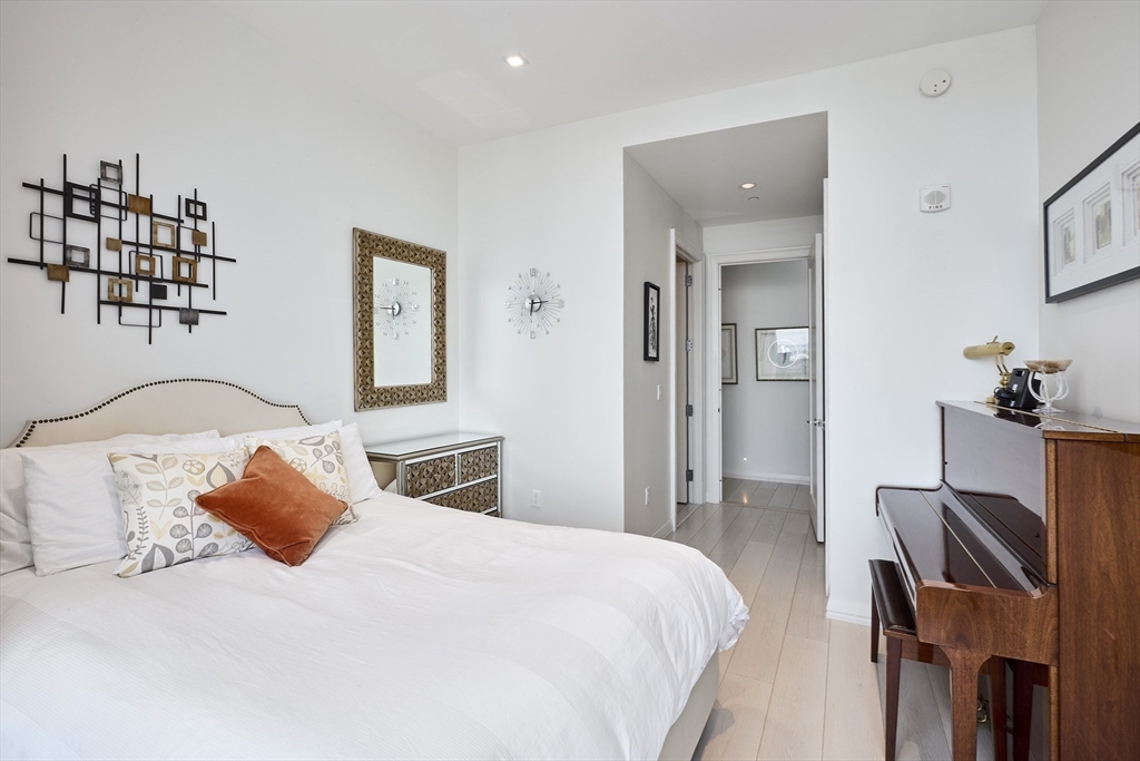 1 Franklin Street, Unit PH1B Boston, MA 02110 - Photo 27 of 42 a bedroom with a bed and wooden floor